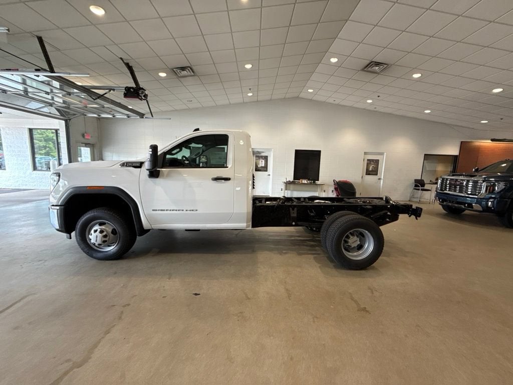 2026 GMC Sierra 3500 HD Chassis Cab Pro