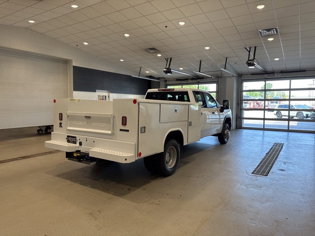 2025 GMC Sierra 3500 HD Chassis Cab Pro