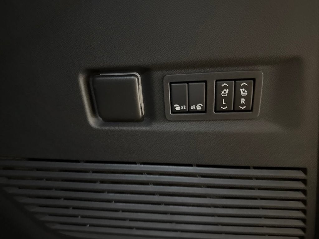 2026 GMC Yukon XL AT4 - Photo 19