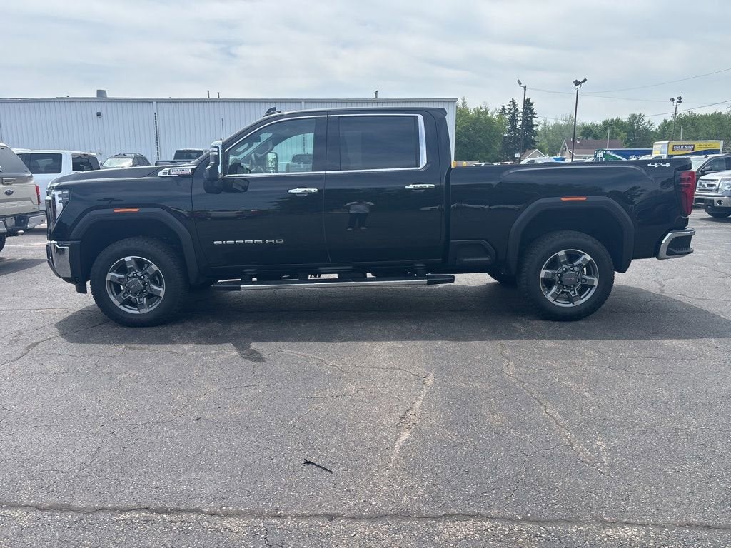 2025 GMC Sierra 4WD Crew Cab Standard Box SLT's photo