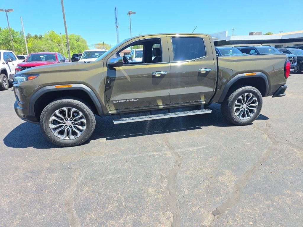 2023 GMC Canyon 4WD Denali Crew Cab Short Box's photo