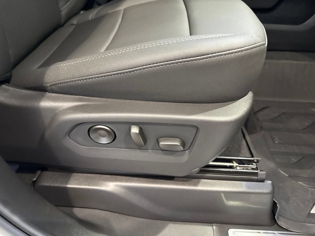 2026 GMC Sierra 1500 SLT - Photo 13