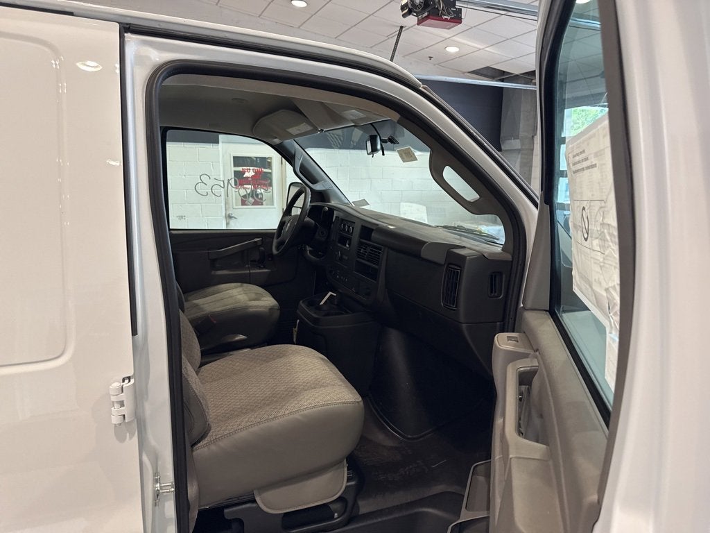 2025 GMC Savana Cargo 2500 Work Van