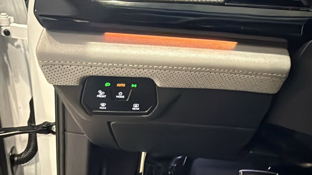 2024 Volkswagen Atlas 2.0T Peak Edition SEL