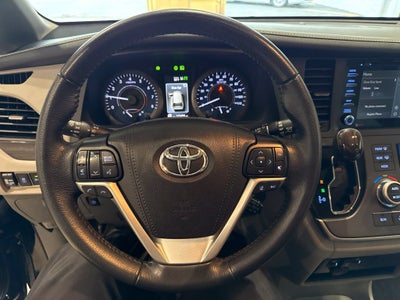 2020 Toyota Sienna XLE