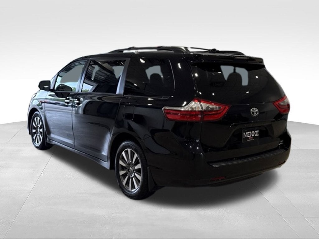 2020 Toyota Sienna XLE