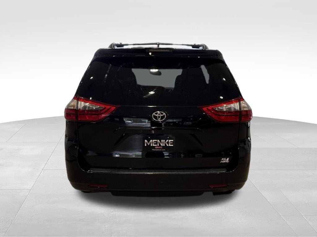 2020 Toyota Sienna XLE