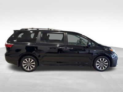 2020 Toyota Sienna XLE
