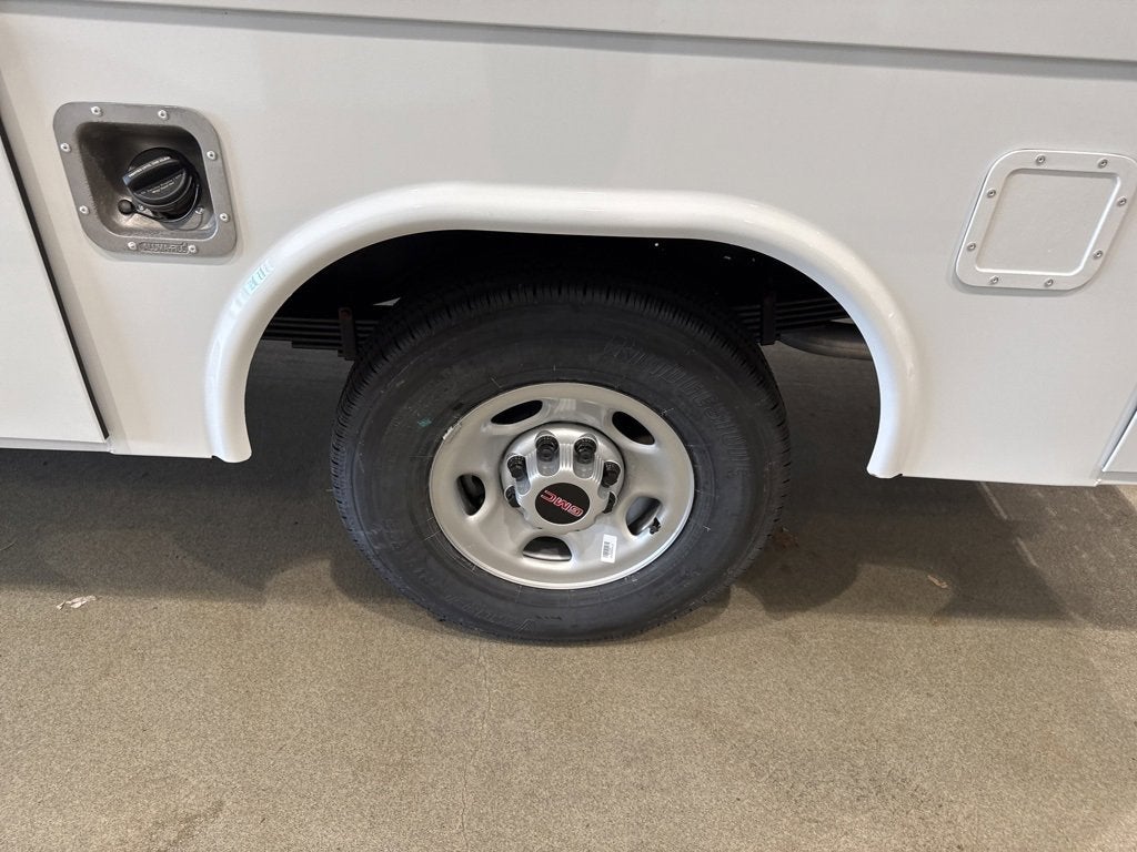 2025 GMC Savana Cutaway 3500 1WT